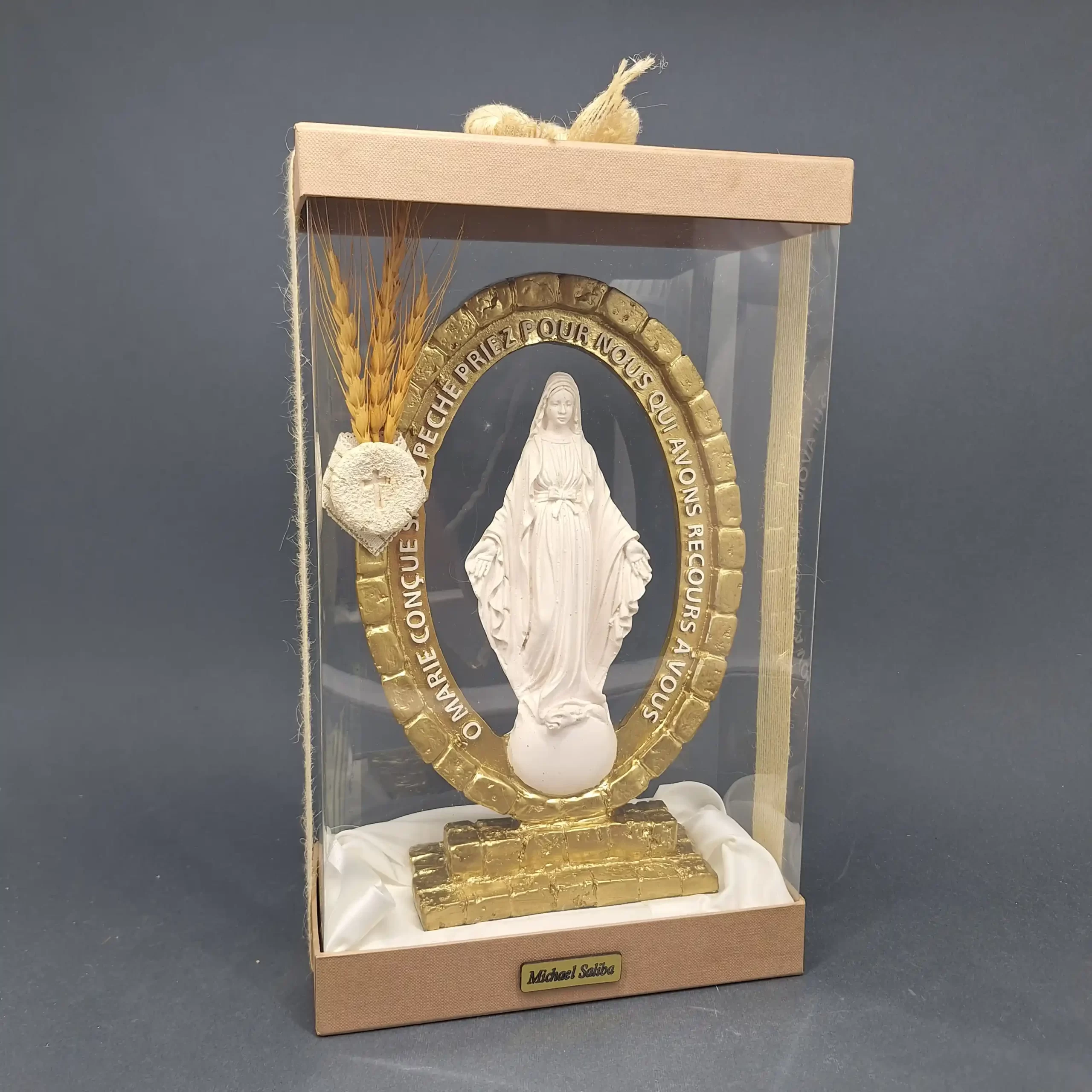 Miraculeuse inside a box